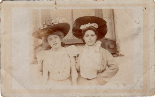 Annie Paterson nee Morris (poss with Alice Heald in Didsbury). Date maybe 1905-ish)